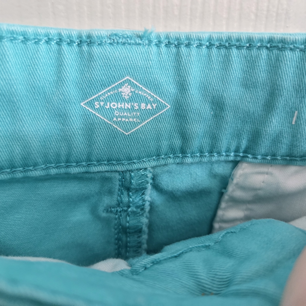 Stylish Teal Women's Bermuda Shorts - Picture 4 of 6